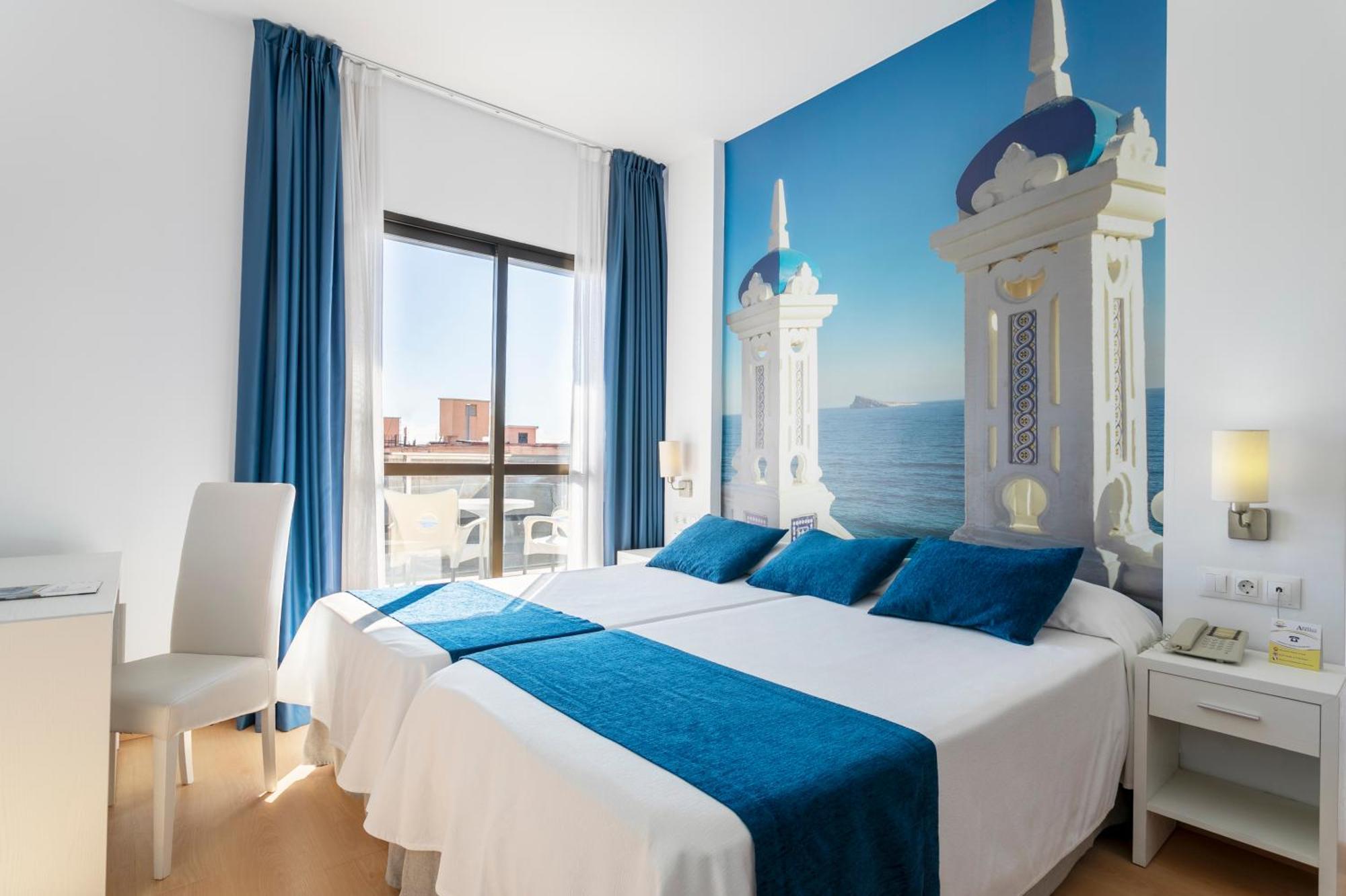 Hotel Avenida Benidorm Bagian luar foto