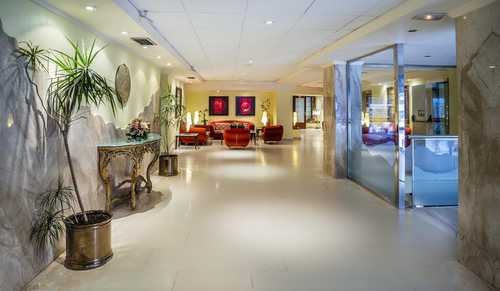Hotel Avenida Benidorm Bagian luar foto