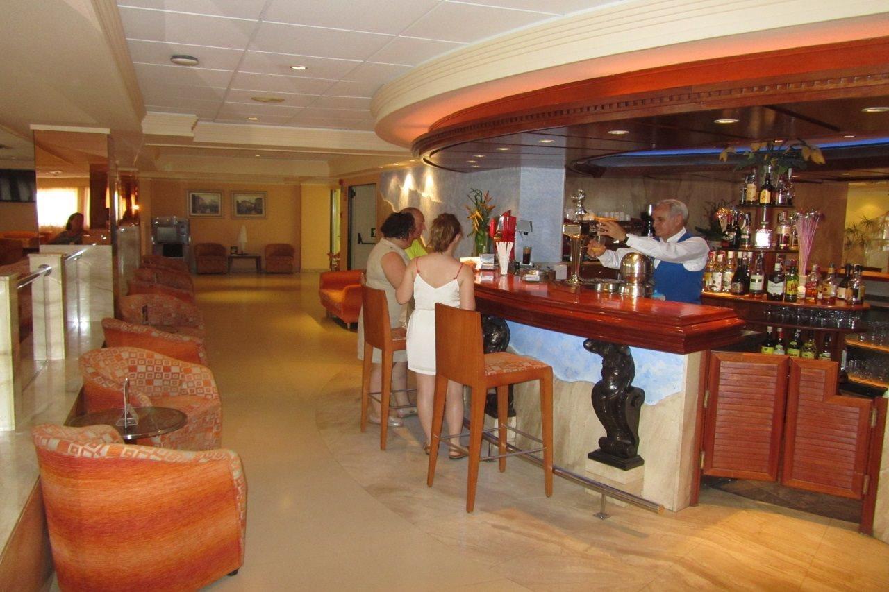 Hotel Avenida Benidorm Bagian luar foto